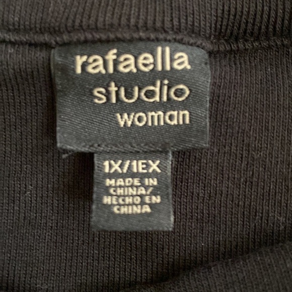 Rafaella Studio Woman black T-shirt with keyhole neckline. Size 1X - Picture 5 of 7